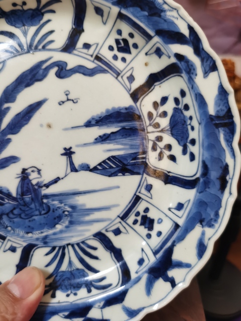 古玩陶瓷日本明治青花山水人物盤真品鑒賞圖