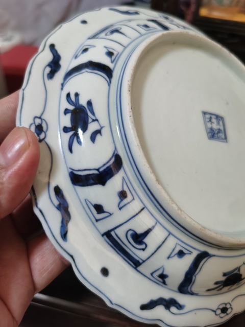 古玩陶瓷日本明治青花山水人物盤真品鑒賞圖