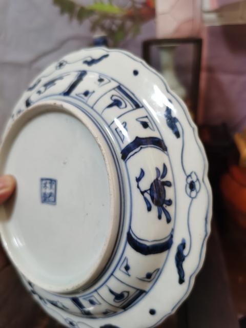 古玩陶瓷日本明治青花山水人物盤真品鑒賞圖