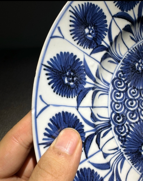 古玩陶瓷青花花卉紋盤真品鑒賞圖