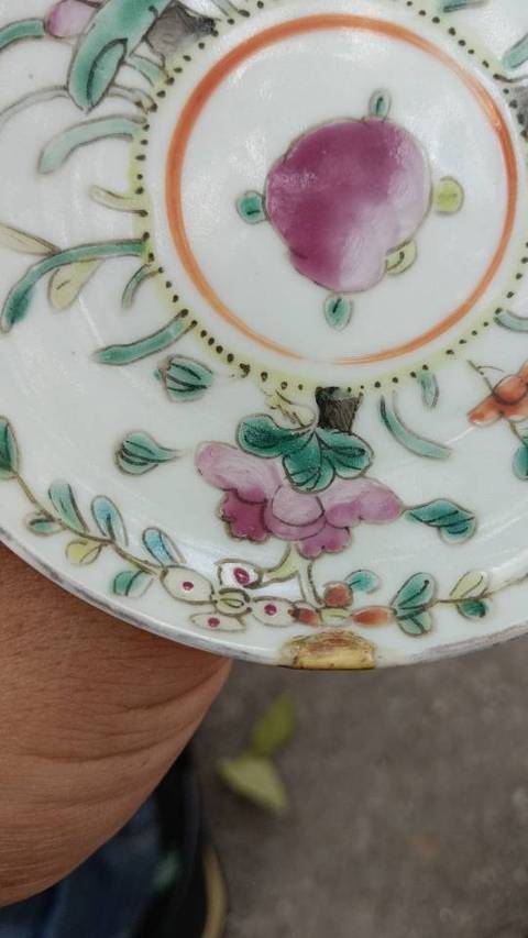 古玩陶瓷粉彩高足供蝶真品鑒賞圖