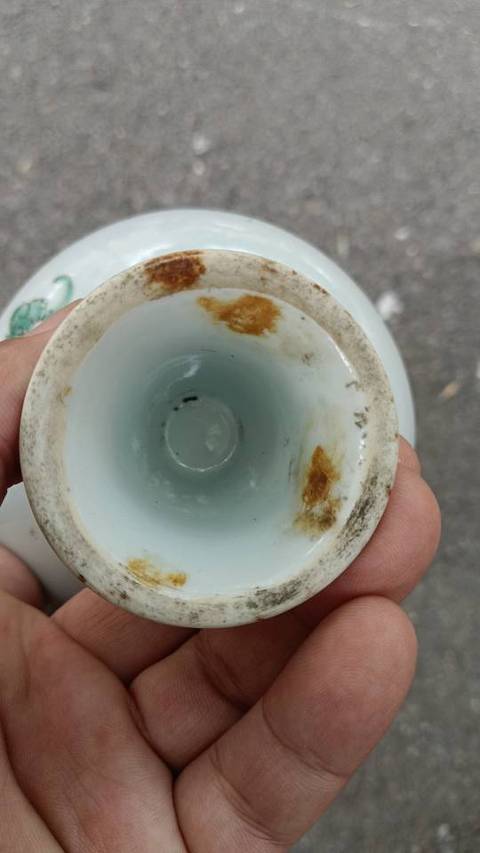 古玩陶瓷粉彩高足供蝶真品鑒賞圖