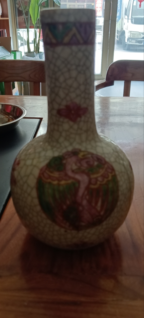 古玩陶瓷哥釉加彩天球瓶真品鑒賞圖