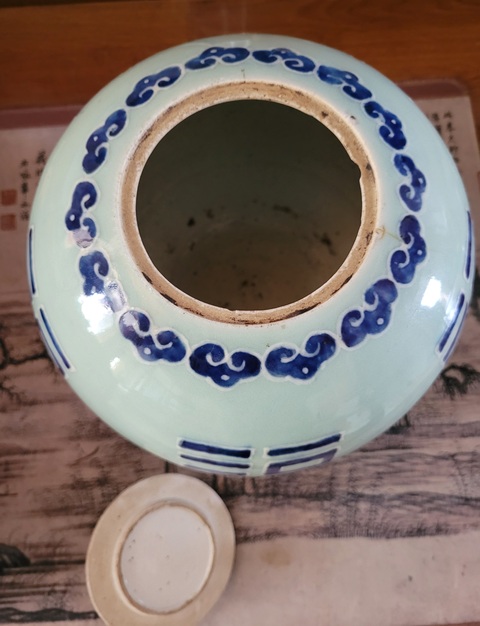 古玩陶瓷豆青釉青花加白福字紋西瓜罐真品鑒賞圖