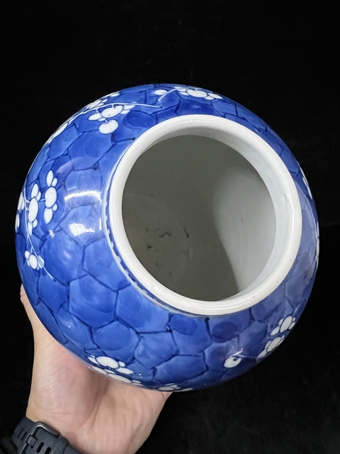 古玩陶瓷青花留白冰梅紋罐真品鑒賞圖