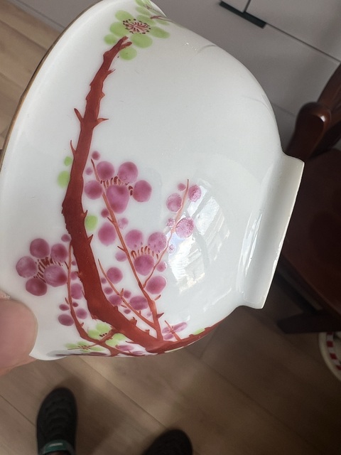 古玩陶瓷粉彩梅花紋茶碗真品鑒賞圖