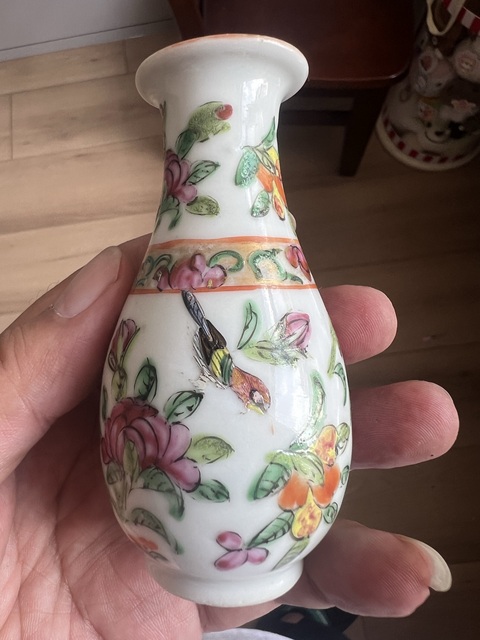 古玩陶瓷廣彩花蝶紋玉壺春瓶真品鑒賞圖