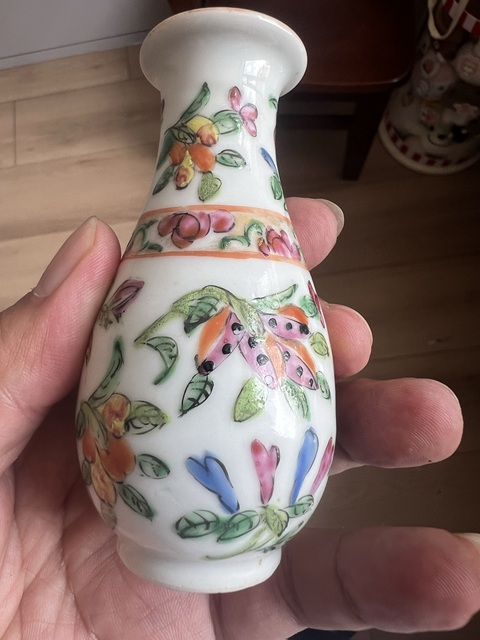古玩陶瓷廣彩花蝶紋玉壺春瓶真品鑒賞圖