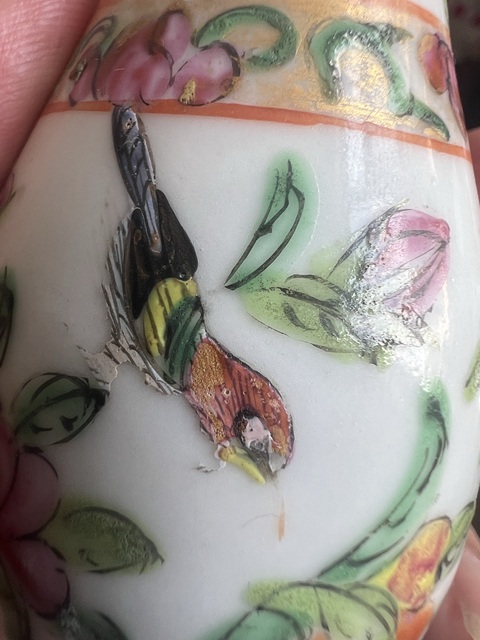 古玩陶瓷廣彩花蝶紋玉壺春瓶真品鑒賞圖