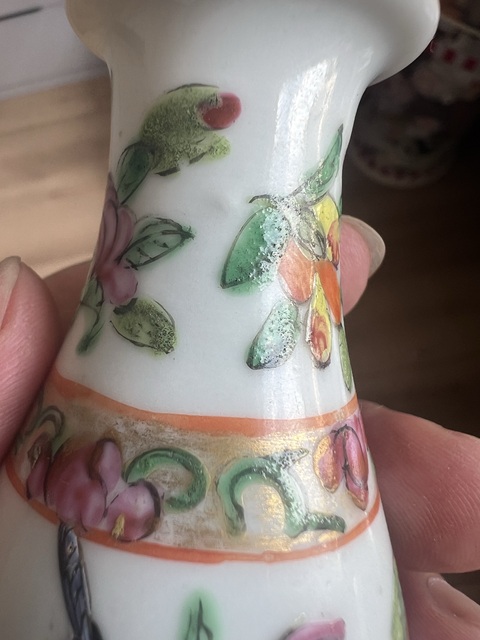 古玩陶瓷廣彩花蝶紋玉壺春瓶真品鑒賞圖