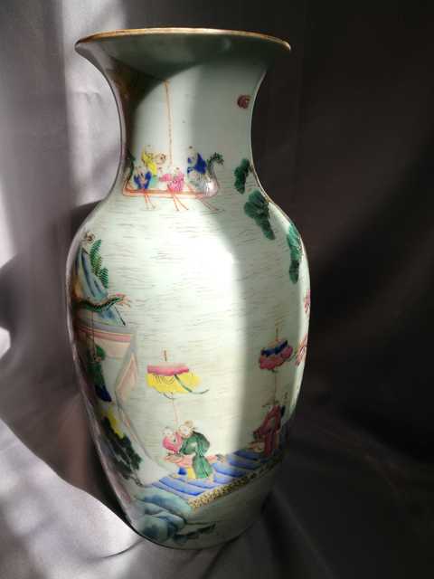 古玩陶瓷人物紋粉彩瓶真品鑒賞圖