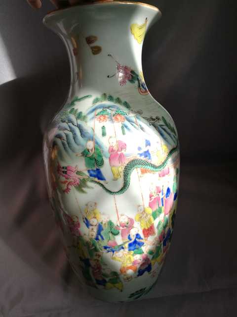 古玩陶瓷人物紋粉彩瓶真品鑒賞圖