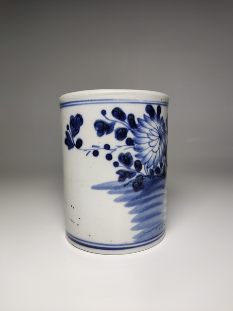 古玩陶瓷花卉紋青花筆筒真品鑒賞圖