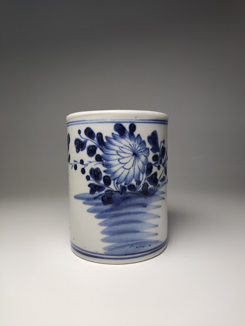 古玩陶瓷花卉紋青花筆筒真品鑒賞圖