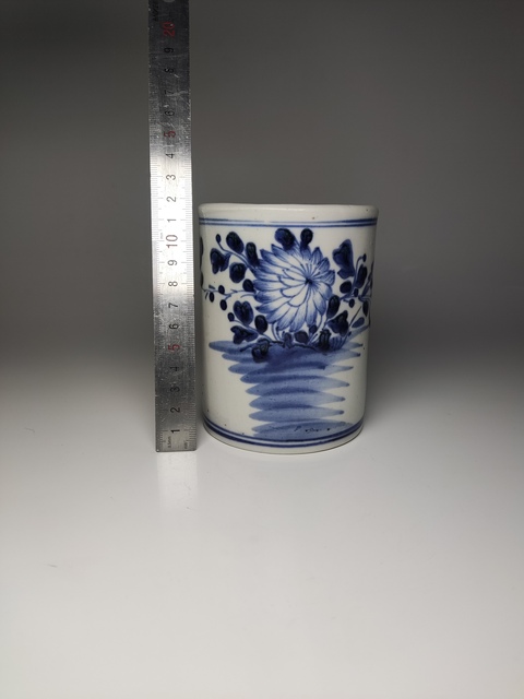 古玩陶瓷花卉紋青花筆筒真品鑒賞圖