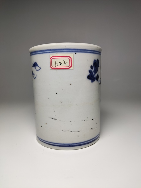 古玩陶瓷花卉紋青花筆筒真品鑒賞圖