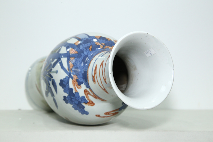 古玩陶瓷清晚期·青花加彩人物故事觀音瓶拍賣，當前價格7458元