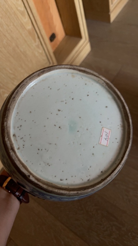 古玩陶瓷纏枝花卉紋青花罐真品鑒賞圖