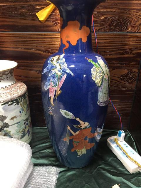 古玩陶瓷藍釉粉彩貝型瓶真品鑒賞圖