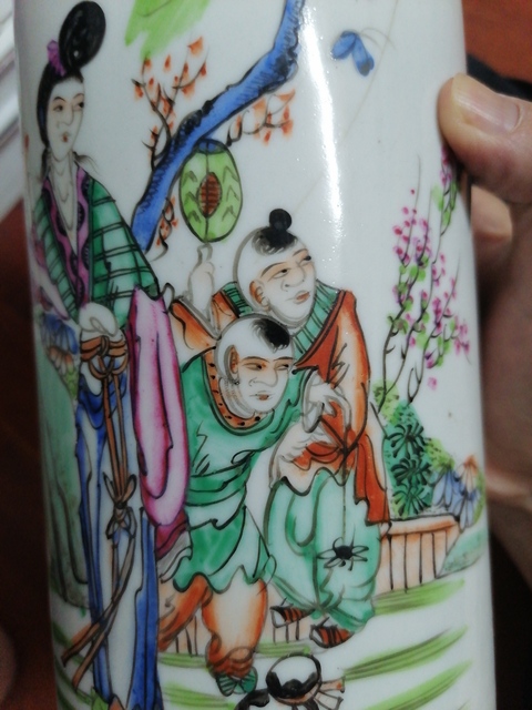 古玩陶瓷三娘教子圖新粉彩玉璧底帽筒真品鑒賞圖