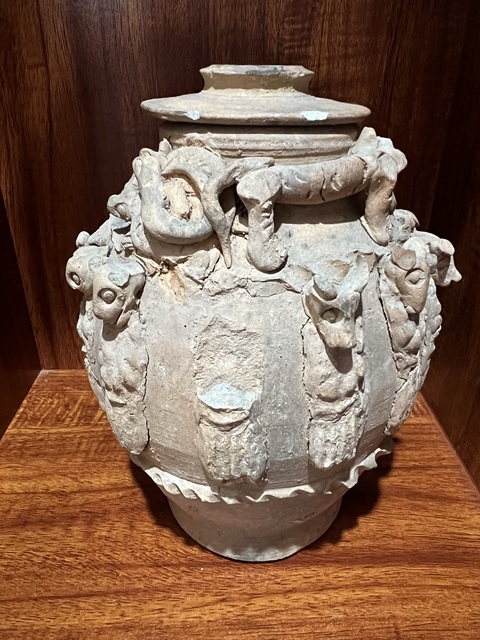 古玩陶瓷貼塑動物谷倉罐真品鑒賞圖