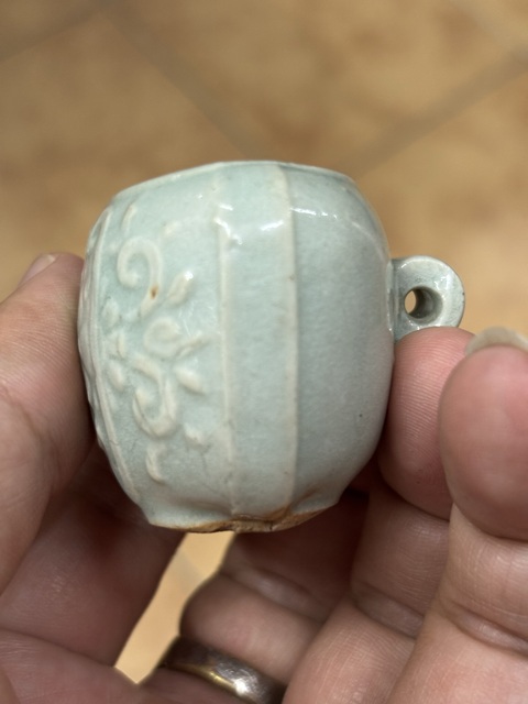 古玩陶瓷豆青釉花卉紋鳥食罐真品鑒賞圖