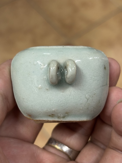 古玩陶瓷豆青釉花卉紋鳥食罐真品鑒賞圖