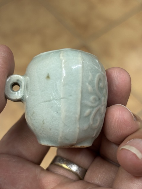 古玩陶瓷豆青釉花卉紋鳥食罐真品鑒賞圖