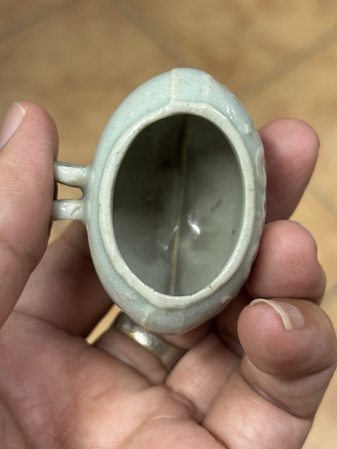 古玩陶瓷豆青釉花卉紋鳥食罐真品鑒賞圖