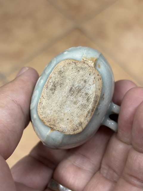 古玩陶瓷豆青釉花卉紋鳥食罐真品鑒賞圖