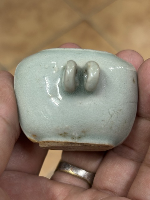 古玩陶瓷豆青釉花卉紋鳥食罐真品鑒賞圖