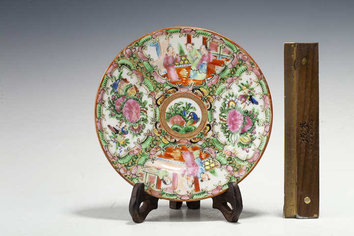 古玩陶瓷清末民初·廣彩開窗花鳥人物紋小折沿盤真品鑒賞圖