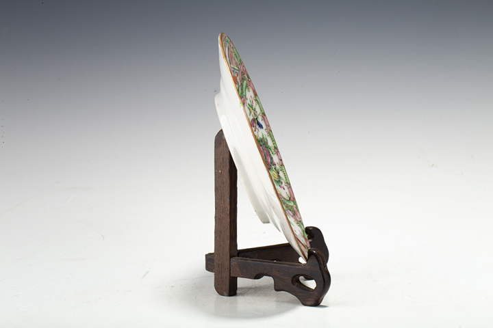 古玩陶瓷清末民初·廣彩開窗花鳥人物紋小折沿盤真品鑒賞圖