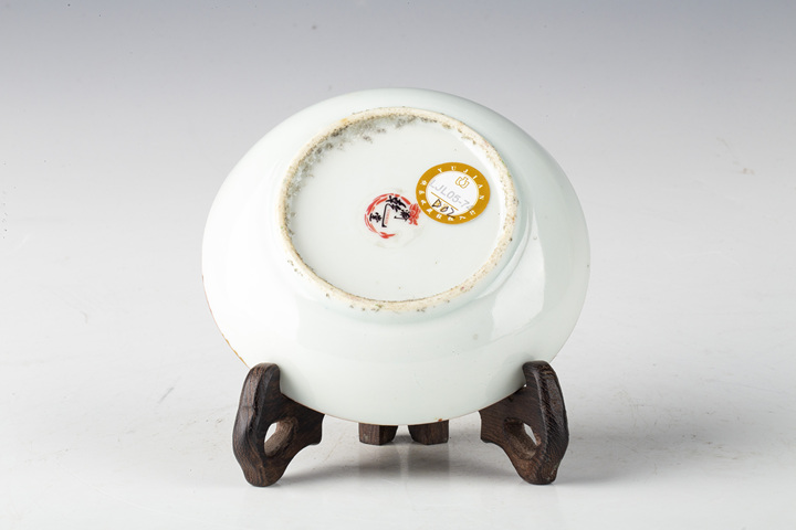 古玩陶瓷清晚·廣彩開窗花鳥人物紋小盤
真品鑒賞圖