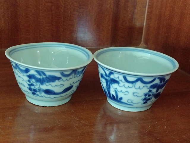 古玩陶瓷松鼠葡萄紋青花杯真品鑒賞圖
