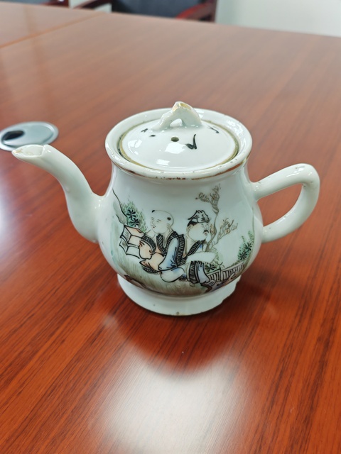 古玩陶瓷民國淺降彩壺真品鑒賞圖