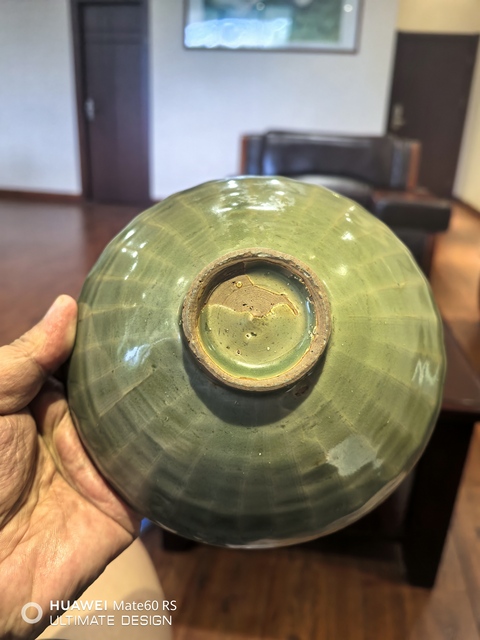 古玩陶瓷南宋龍泉青瓷刻仰蓮紋碗拍賣,當前價格25800元