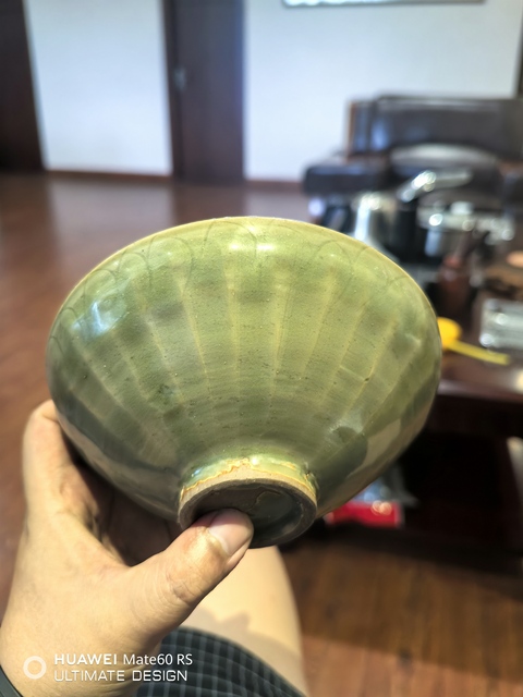 古玩陶瓷南宋龍泉青瓷刻仰蓮紋碗拍賣,當前價格25800元