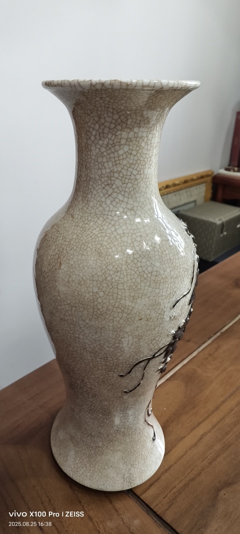 古玩陶瓷哥釉地鐵銹釉葡萄紋觀音瓶真品鑒賞圖