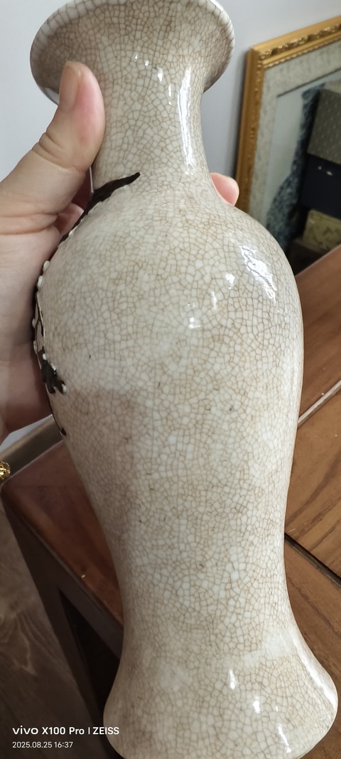 古玩陶瓷哥釉地鐵銹釉葡萄紋觀音瓶真品鑒賞圖