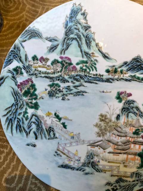古玩陶瓷淺絳彩山水紋圓型瓷板畫真品鑒賞圖