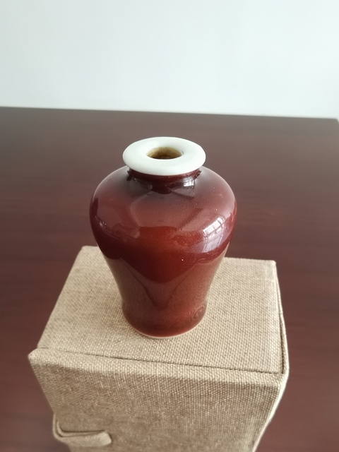 古玩陶瓷祭紅釉瓶真品鑒賞圖