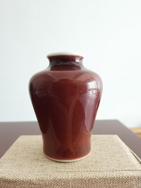 古玩陶瓷祭紅釉瓶真品鑒賞圖