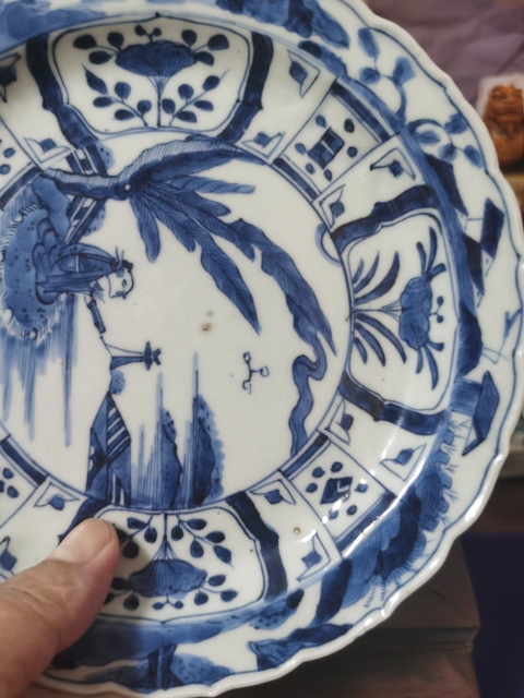 古玩陶瓷人物紋青花盤真品鑒賞圖