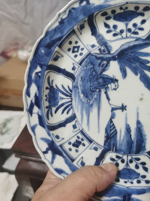 古玩陶瓷人物紋青花盤真品鑒賞圖