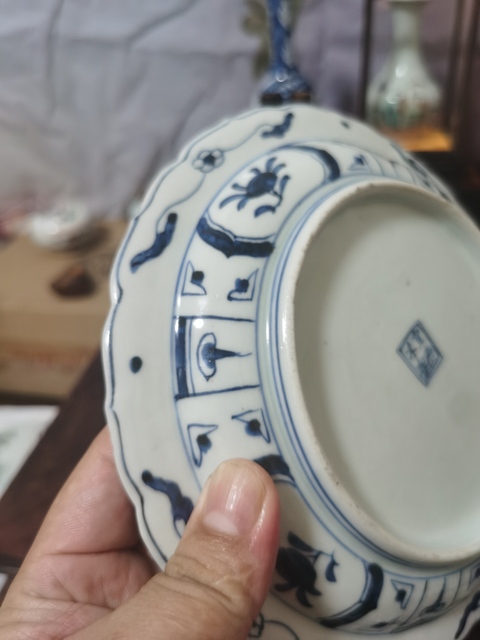 古玩陶瓷人物紋青花盤真品鑒賞圖