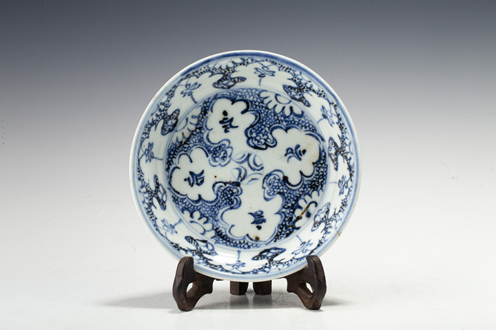 古玩陶瓷明中晚·青花梵文花卉紋盤拍賣，當(dāng)前價格1364元