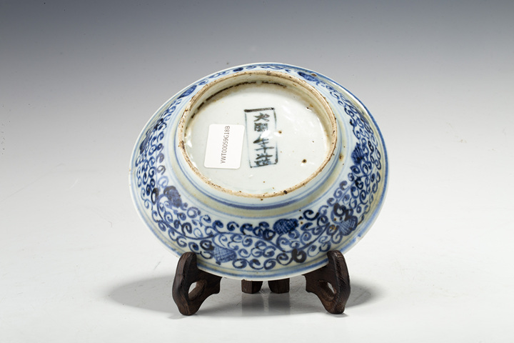 古玩陶瓷明中晚·青花梵文花卉紋盤拍賣，當(dāng)前價格1364元
