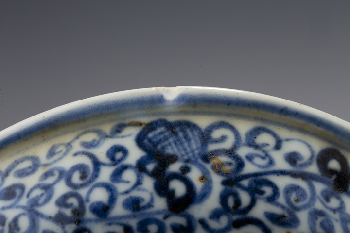 古玩陶瓷明中晚·青花梵文花卉紋盤拍賣，當(dāng)前價格1364元