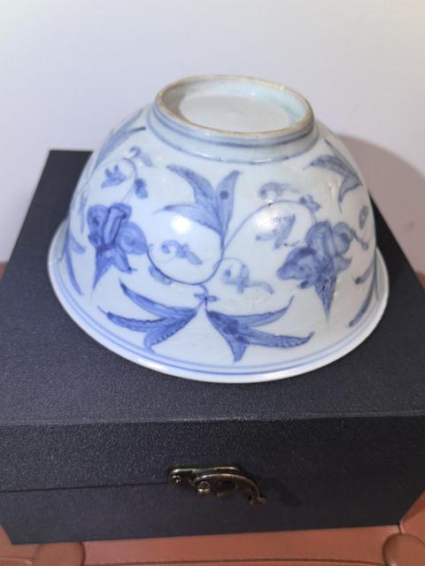古玩陶瓷明中期青花纏枝花卉紋碗拍賣，當前價格9999元